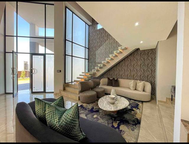 6 BEDROOM HOUSE FOR SALE IN MIDSTREAM RIDGE